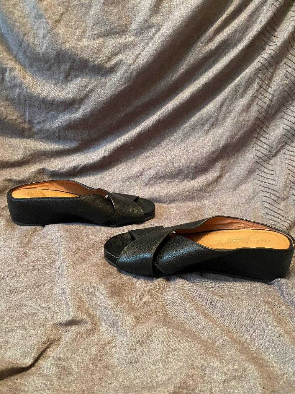 Gentle Souls Kenneth Cole Black Gisele Two Band Leather Wedge Sandals